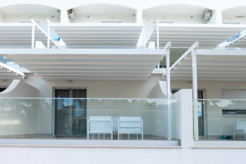 Easy Glass Eco, základní profil, horní montáž, délka 5000 mm, s předvrtanými otvory, hliník, matný stříbrný efekt